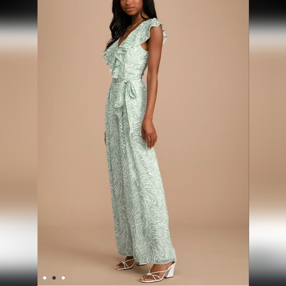 Lulus Vacay Vibes Sage Geen Ruffled Wideleg Jumpsuit SZ.10 NWT - Picture 2 of 11